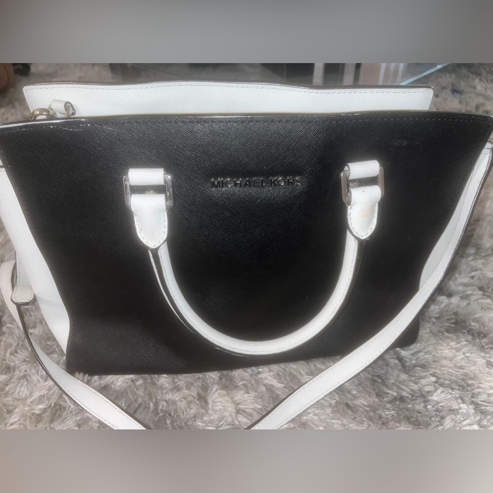 Michael Kors Authentic full size purse black and white